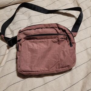 Womans Baggu Cross Body.